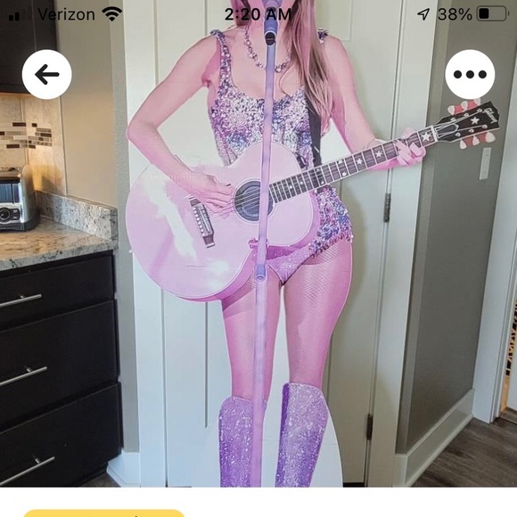 Life Size Taylor Swift Cardboard Cutout - Picture 4 of 5